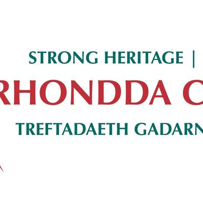 Logo des Ortes Rhondda Cynon Taf mit dem Slogan: Strong Heritage, strong Future.