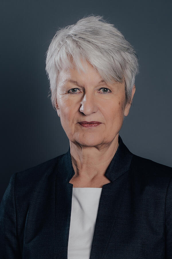 Portraitfoto von Landrätin Christiana Steinbrügge