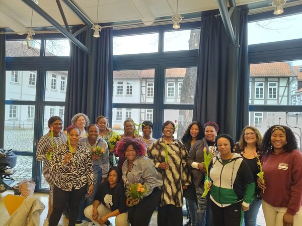Gruppenbild der Vereinsgr�ndung von Femmes Fortes d'Afrique.